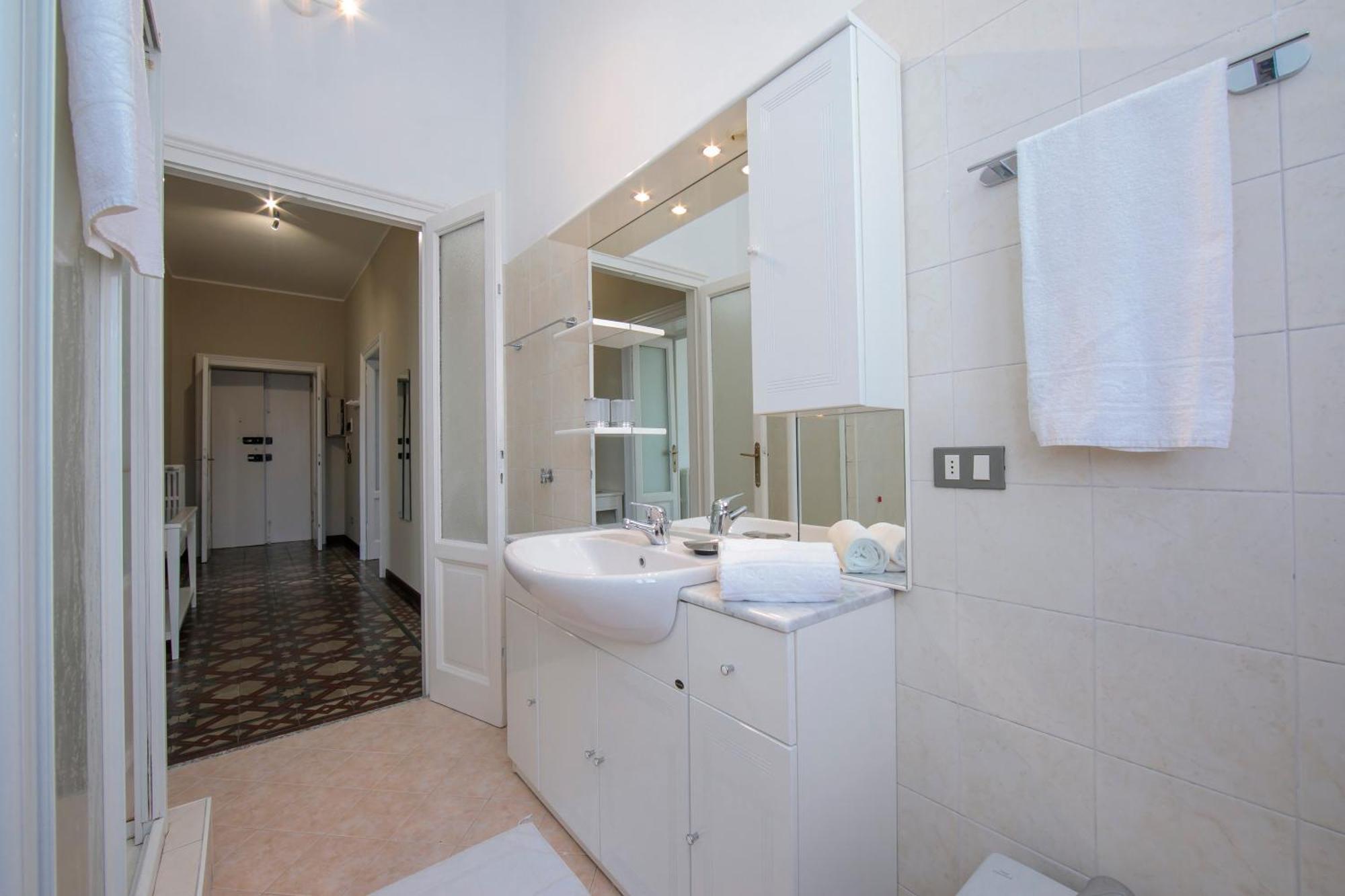 Residenza Oleandro Lake View Luino Center - Happy Rentals Екстериор снимка