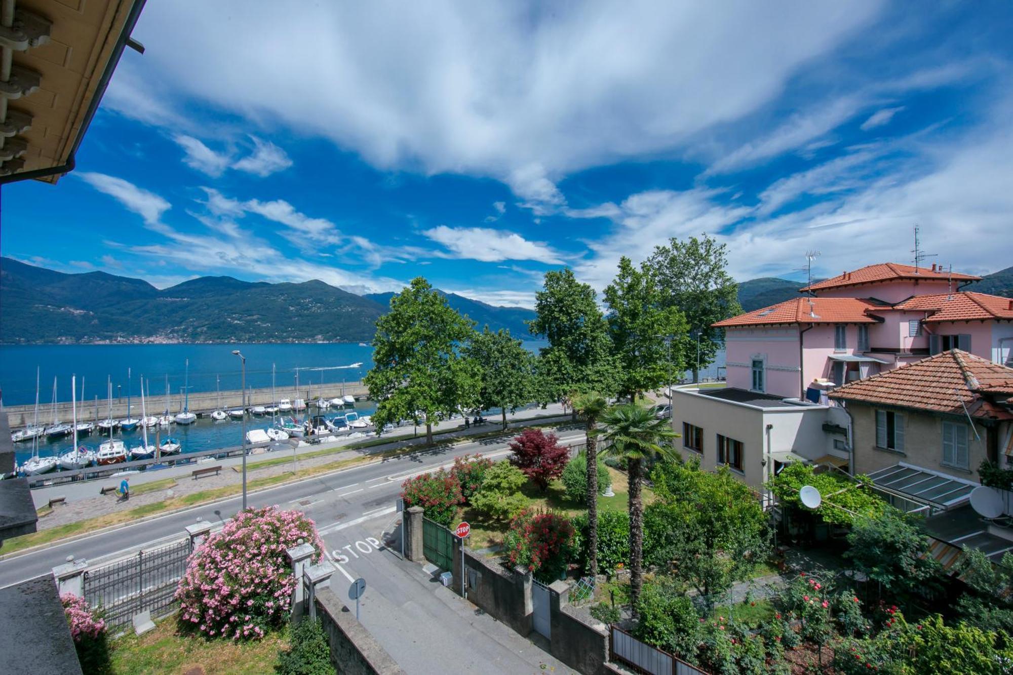 Residenza Oleandro Lake View Luino Center - Happy Rentals Екстериор снимка
